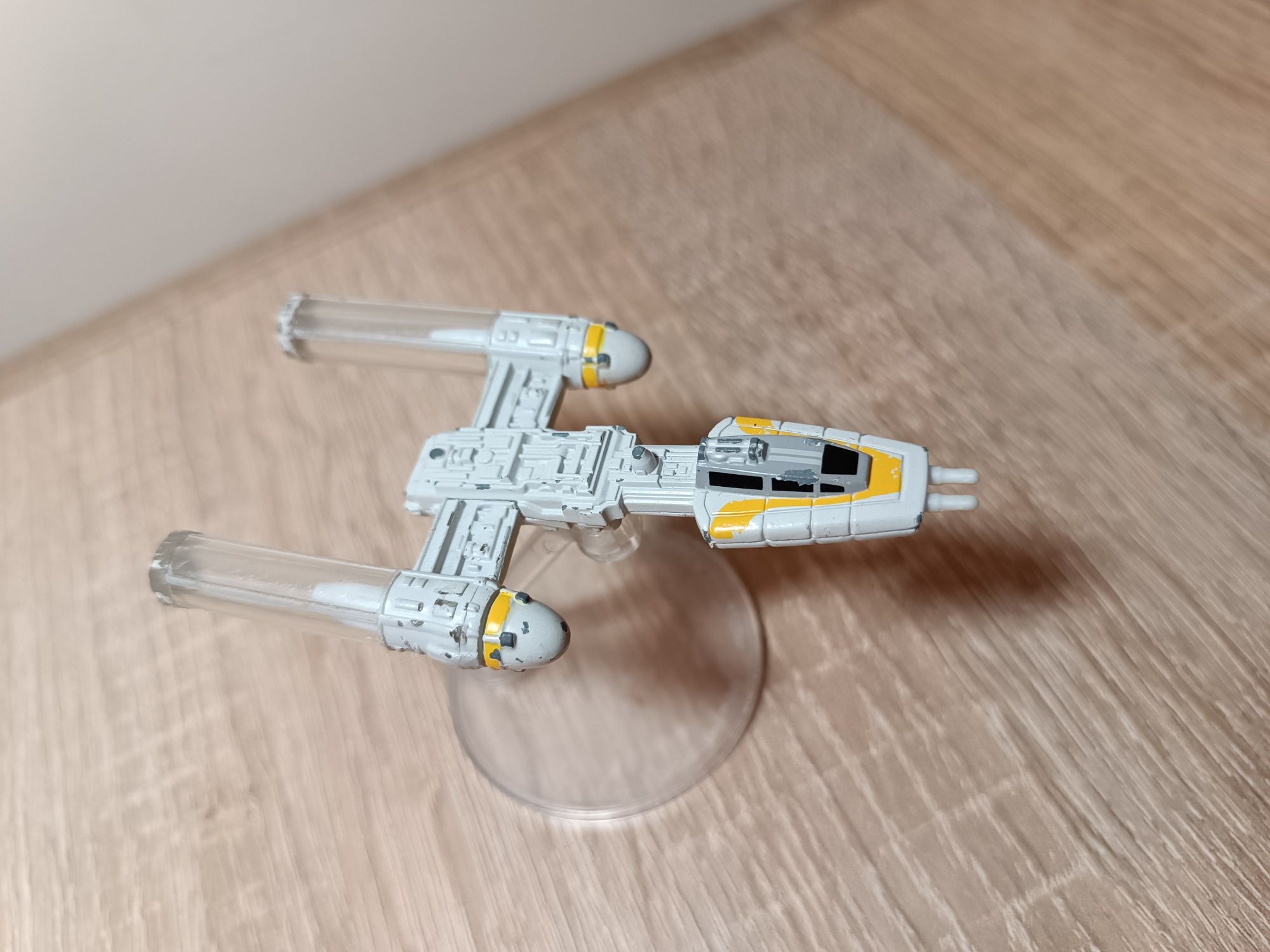 Hot Wheels Star Wars Y-WING Fighter Gold Leader