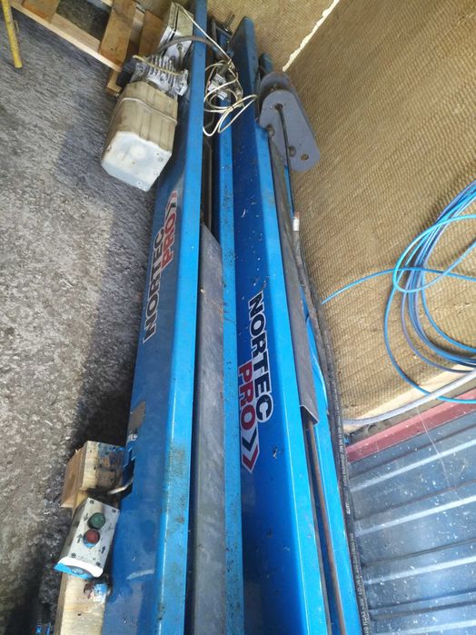 Podnośnik dwukolumnowy NORTEC PRO 3,5Tony