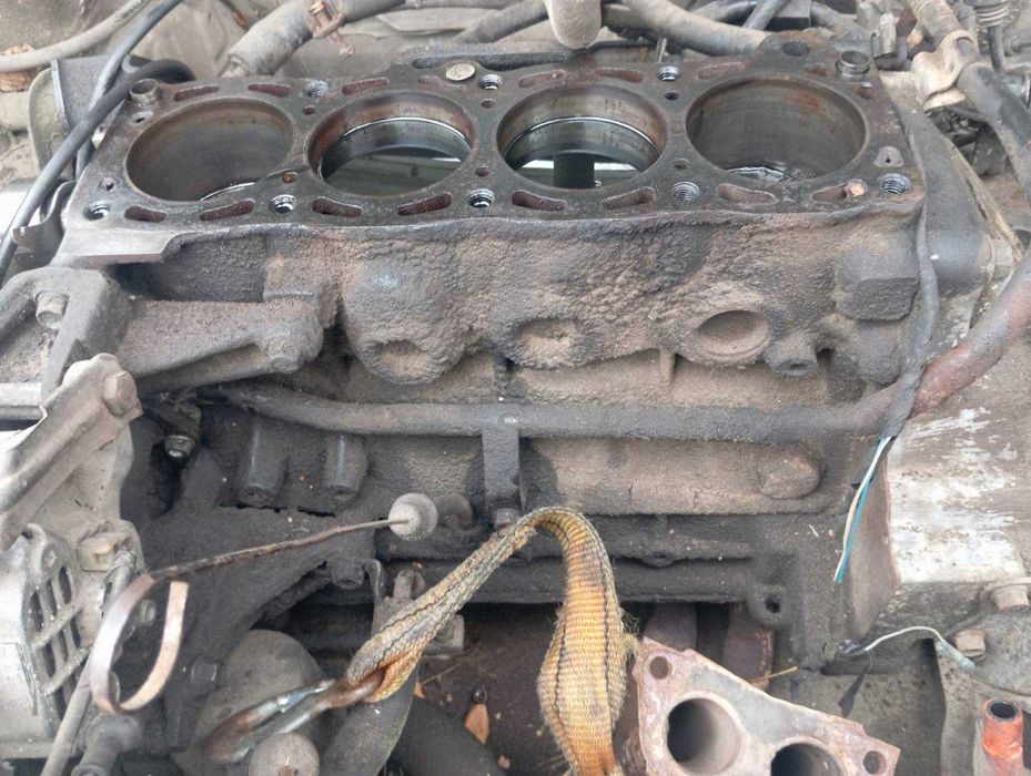 Блок двигуна 1.6 Mazda 626 gc, gd бензин пеньок поршня шатуни 1.6