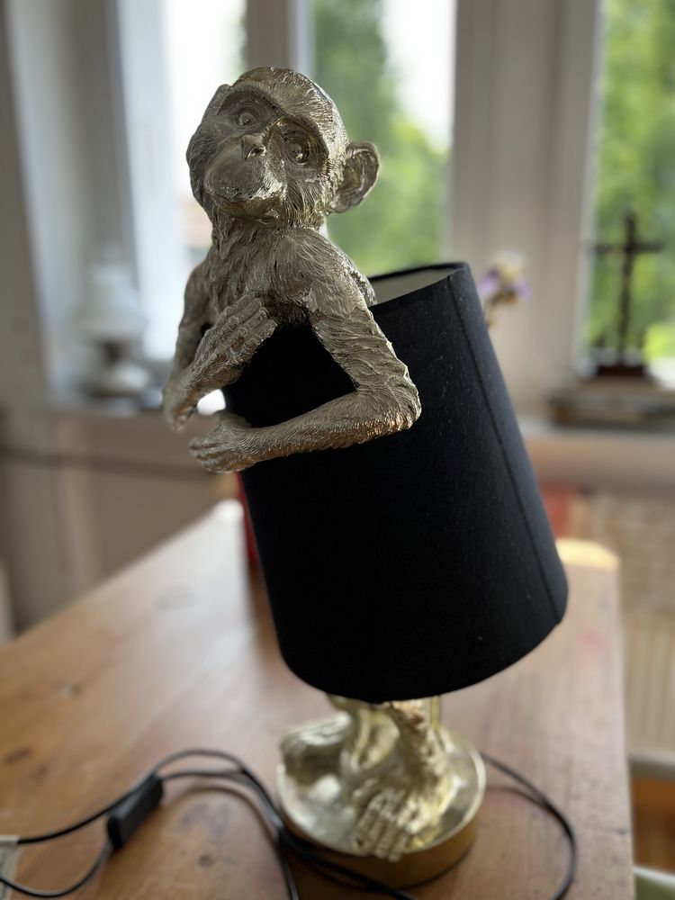 KARE Animal Monkey lampa stołowa czarna/złota