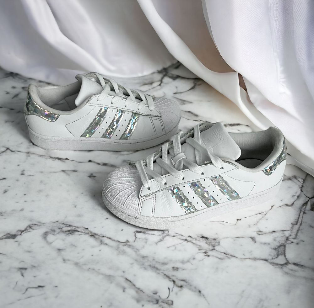Шкіряні кросівки Adidas Superstar із голографічним ефектом