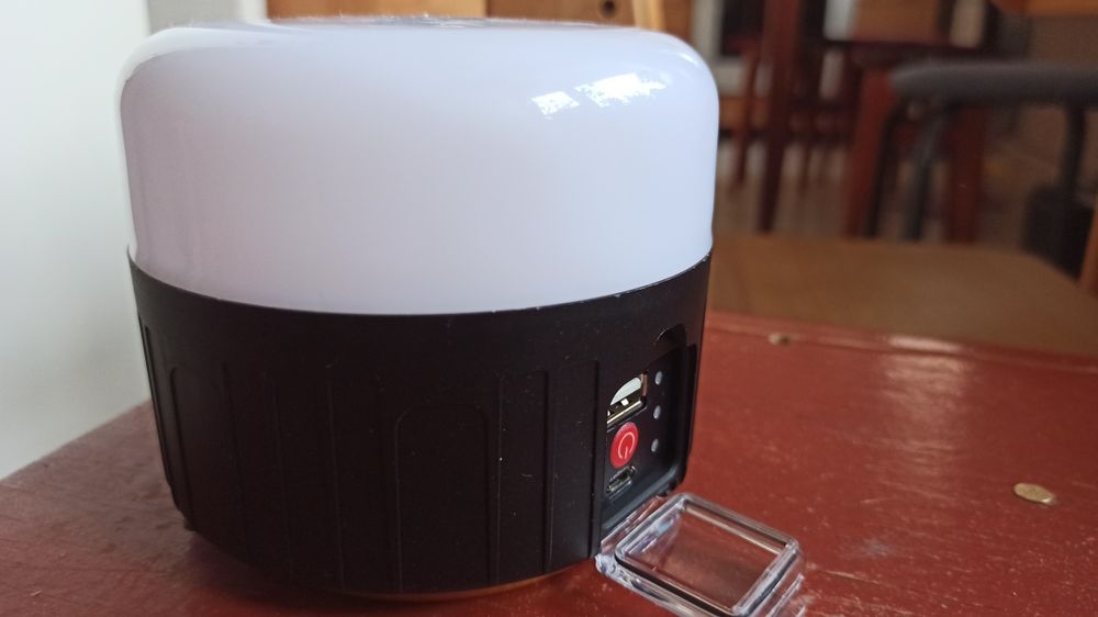 Ліхтарик, лампа кемпінгова з сонячною панеллю