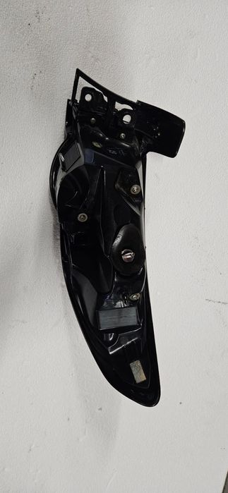 Lampa lewy tyl tylna w błotnik mazda 3 BP IV hatchback europa