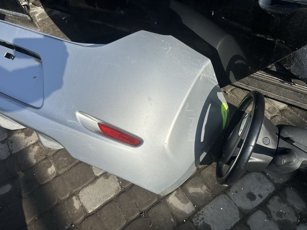 Бампер задній Nissan Leaf ZE0 2010-2017
