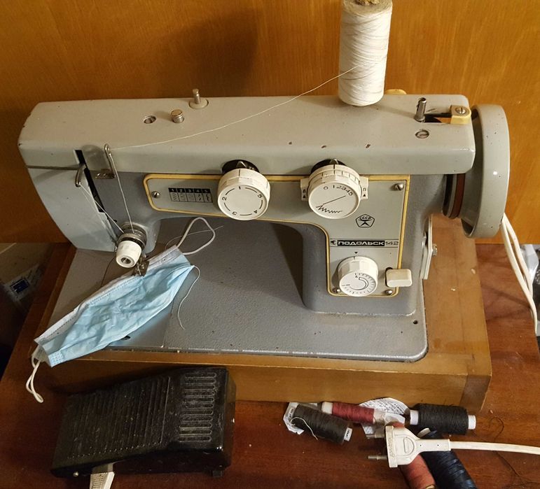 Швейна машинка Чайка иПодолка 142М.