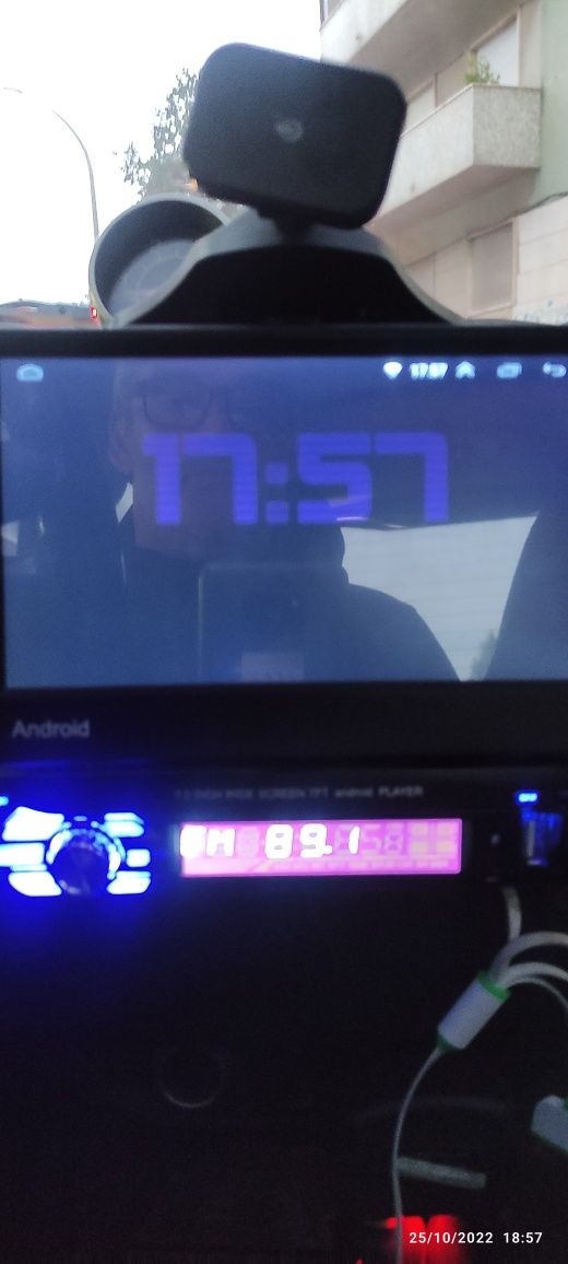 Auto rádio um dim