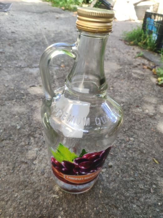 Бутылки для вина.