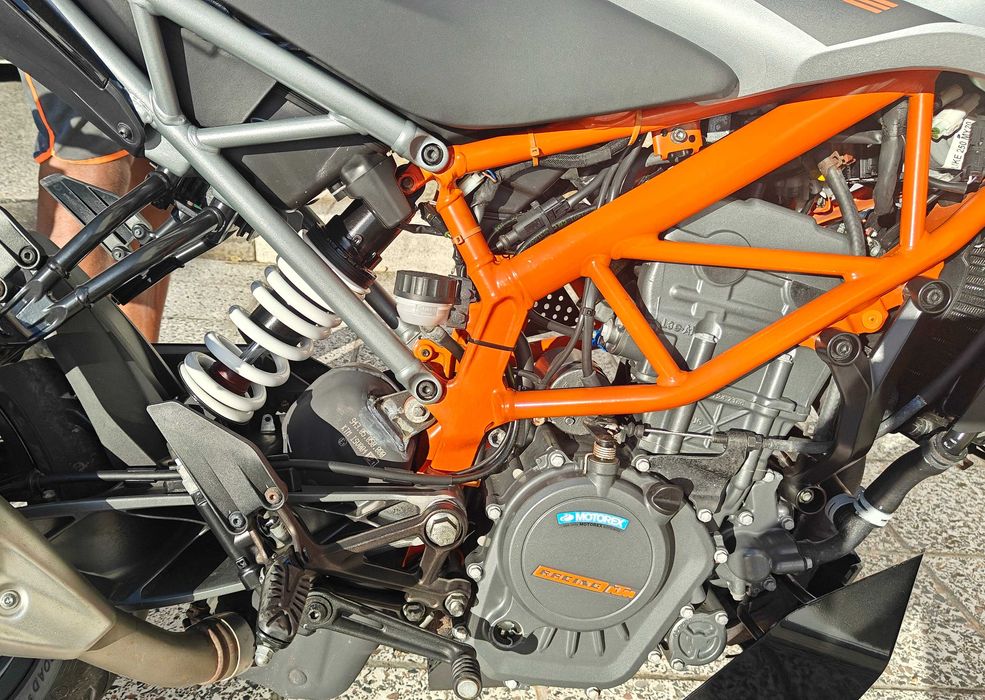 Vendo mota KTM duke 125 muito boa