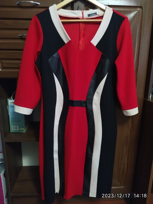 Женское платье нарядное