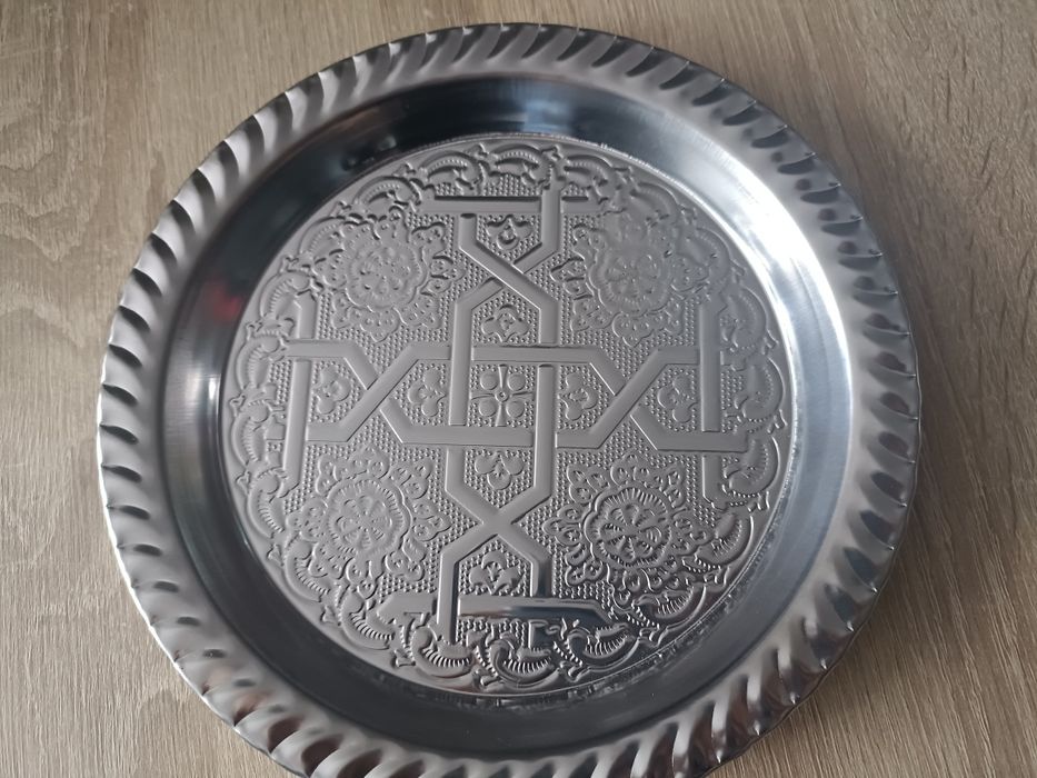 Taca Dekoracyjna Srebrna Okrągła śr. 18,5cm Zdobiona Home Accents