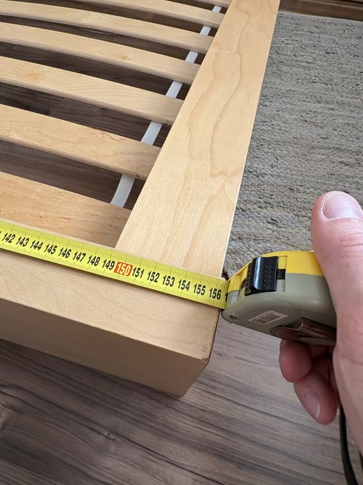 Łóżko 140x200 z materacem i szafka nocna