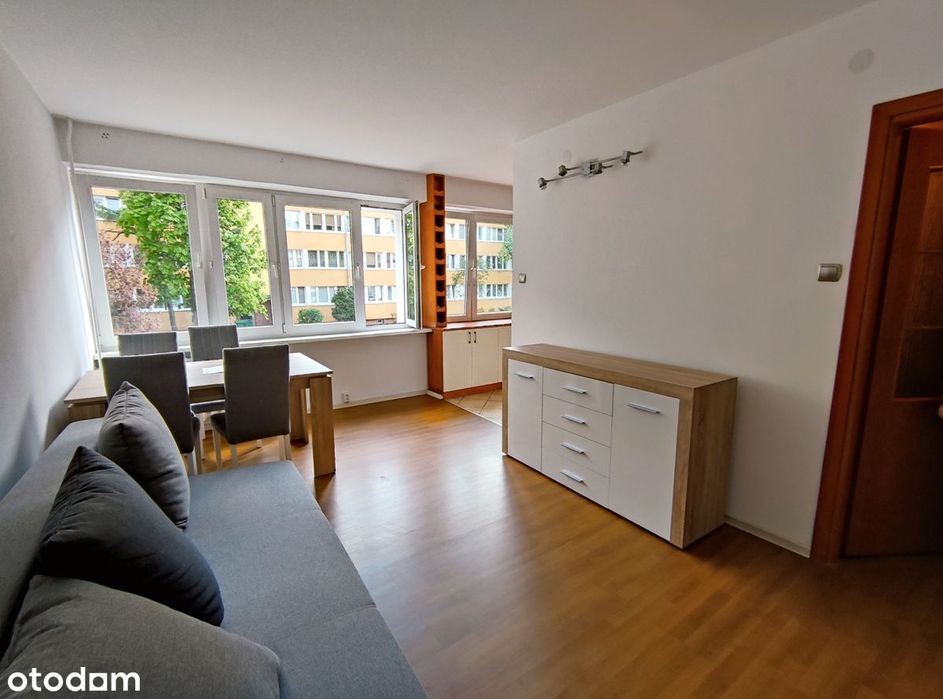 Umeblowana kawalerka na I piętrze, bdb standard, niski blok