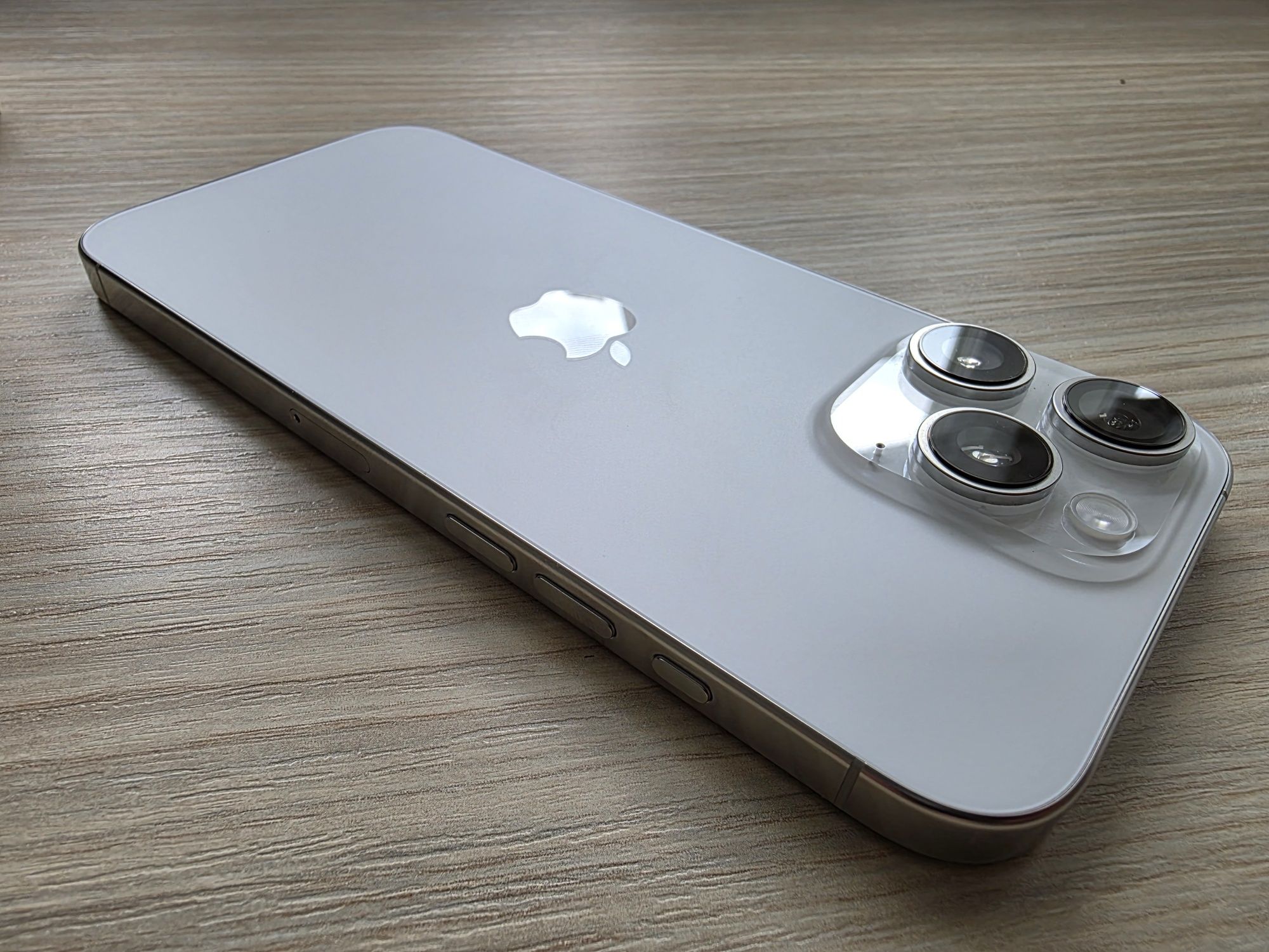 iPhone 16 Pro Max 512 GB na gwarancji Apple do 8.10.2025r.