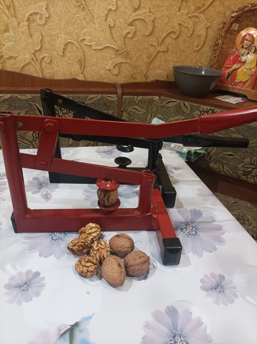 Горіхокол ручні ( краще дзвоніть)