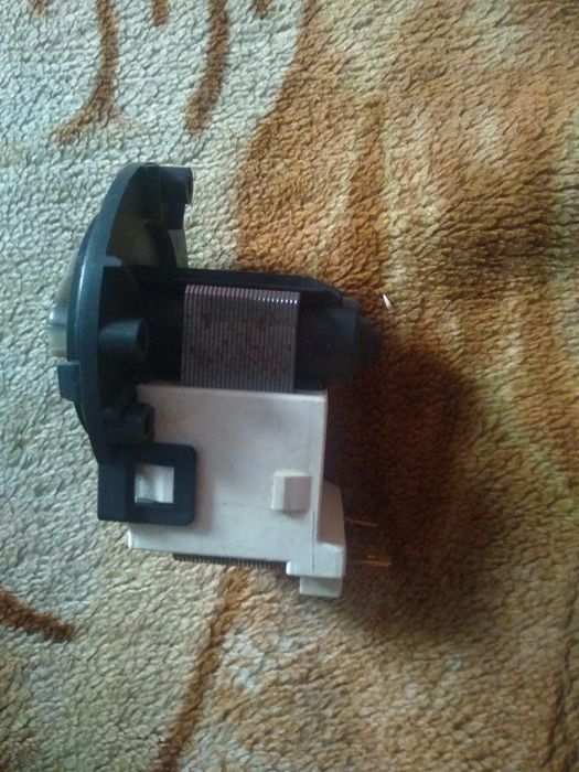 Насос до пралки злив