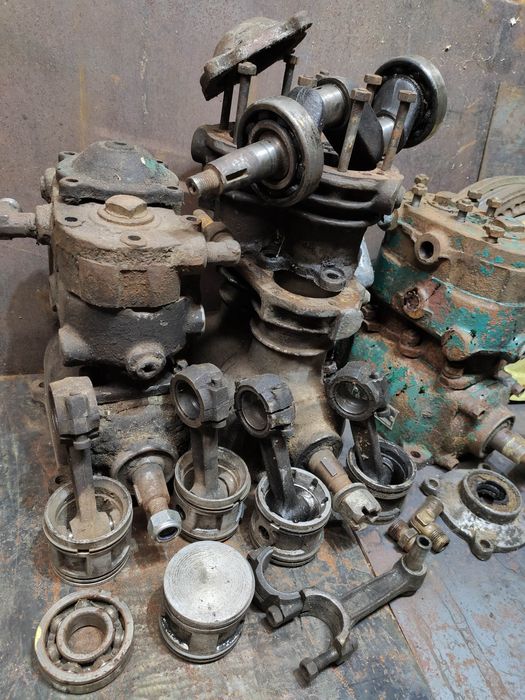 Компресор ЗИЛ-130 шатун,вал,поршень