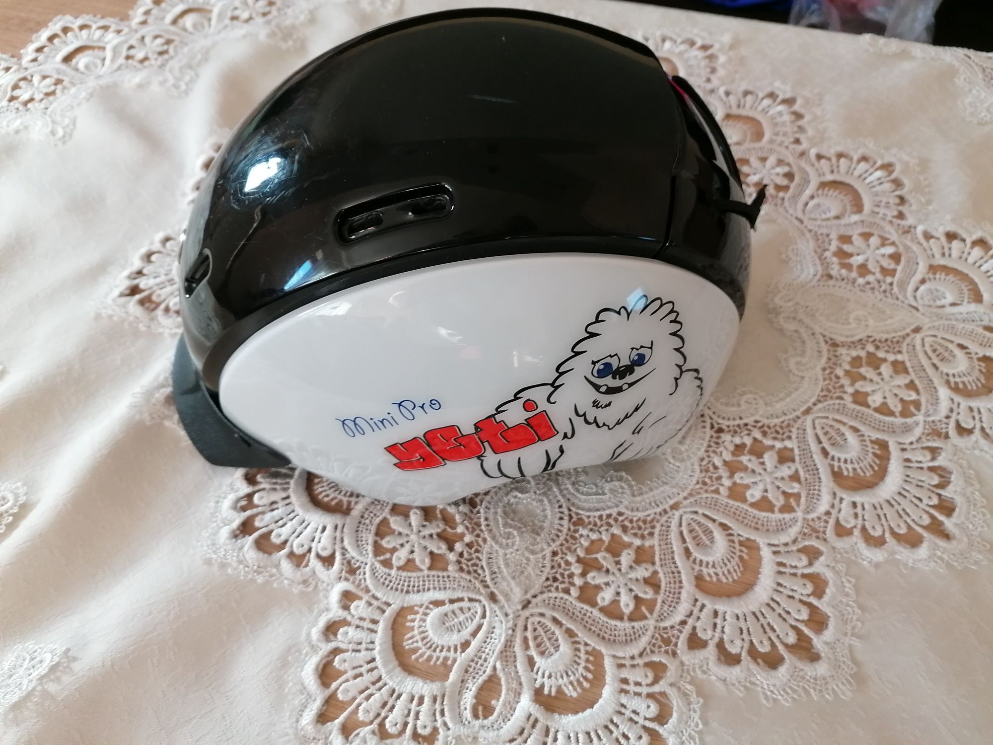 Kask narciarski firmy Casco