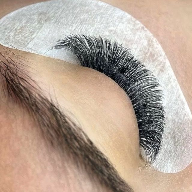 Наращивание ресниц / Бабурка