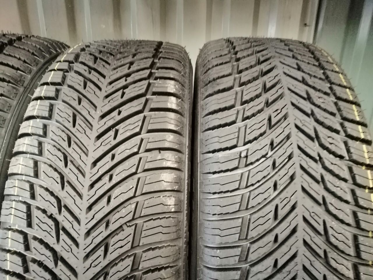 205/55/16 Komplet wielosezonowy NOWE OPONY 9mm