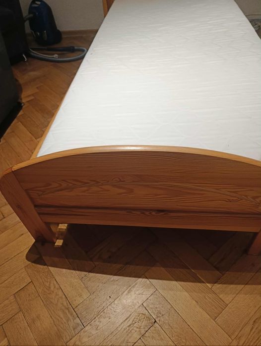 Łóżko drewniane z materacem 70