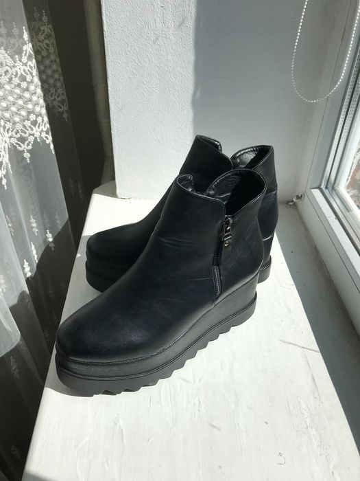 Жіноче осінньо-весняне взуття