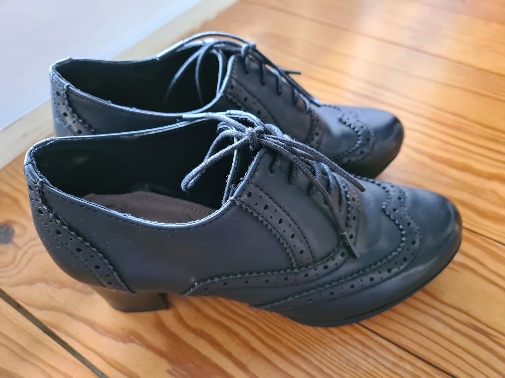 Vendo Sapatos Novos do Calçado Guimarēs