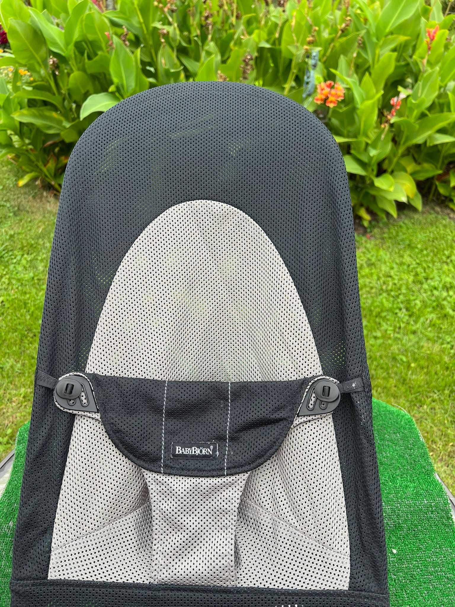 Leżaczek dla dziecka BabyBjorn Mesh