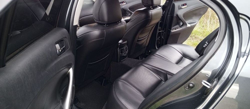 Продам Lexus is 220