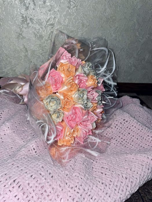 Букети з атласних стрічок  Рози та Піони | Патріотичні композиції