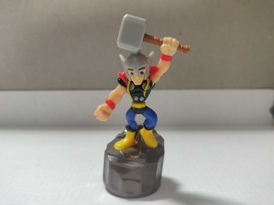 Фигурка героя Kinder Surprise maxi, Marvel Thor, 9 см.