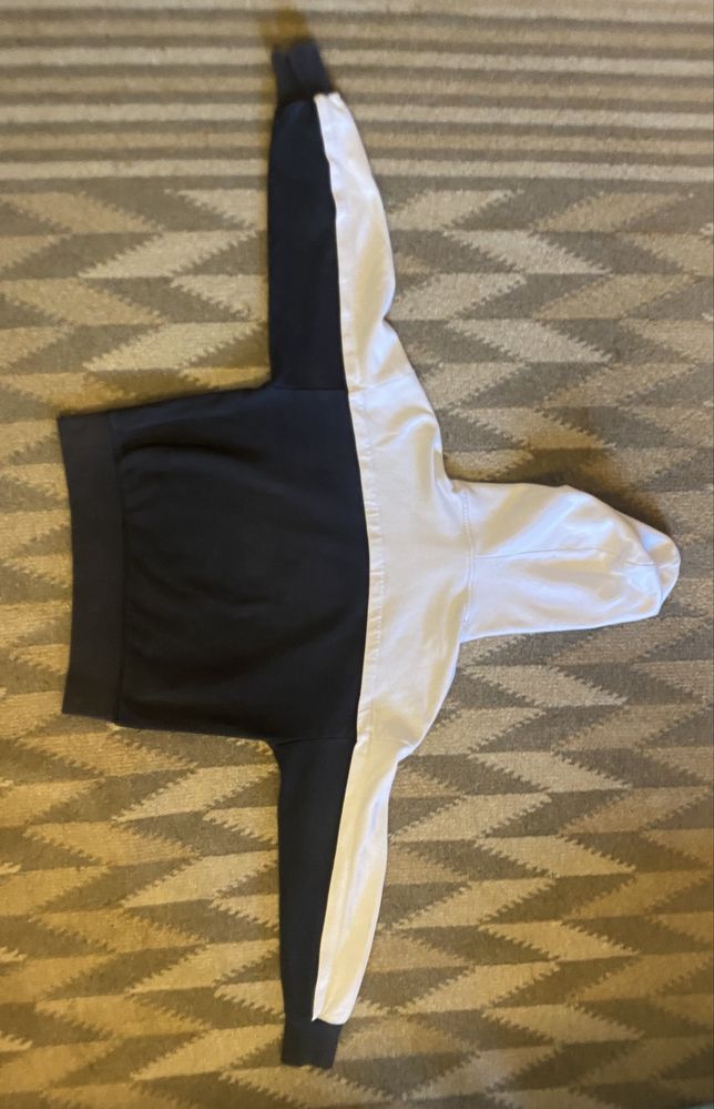 Sweat preta e branca da Champion