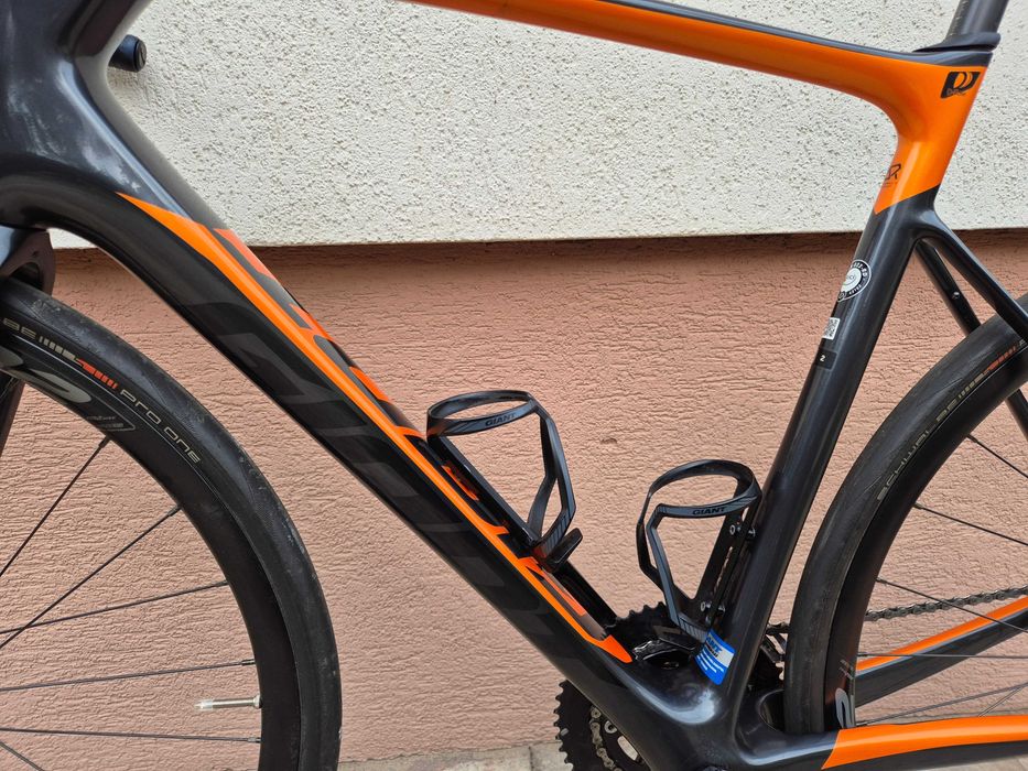Rower szosowy Giant Defy disc, full carbon
