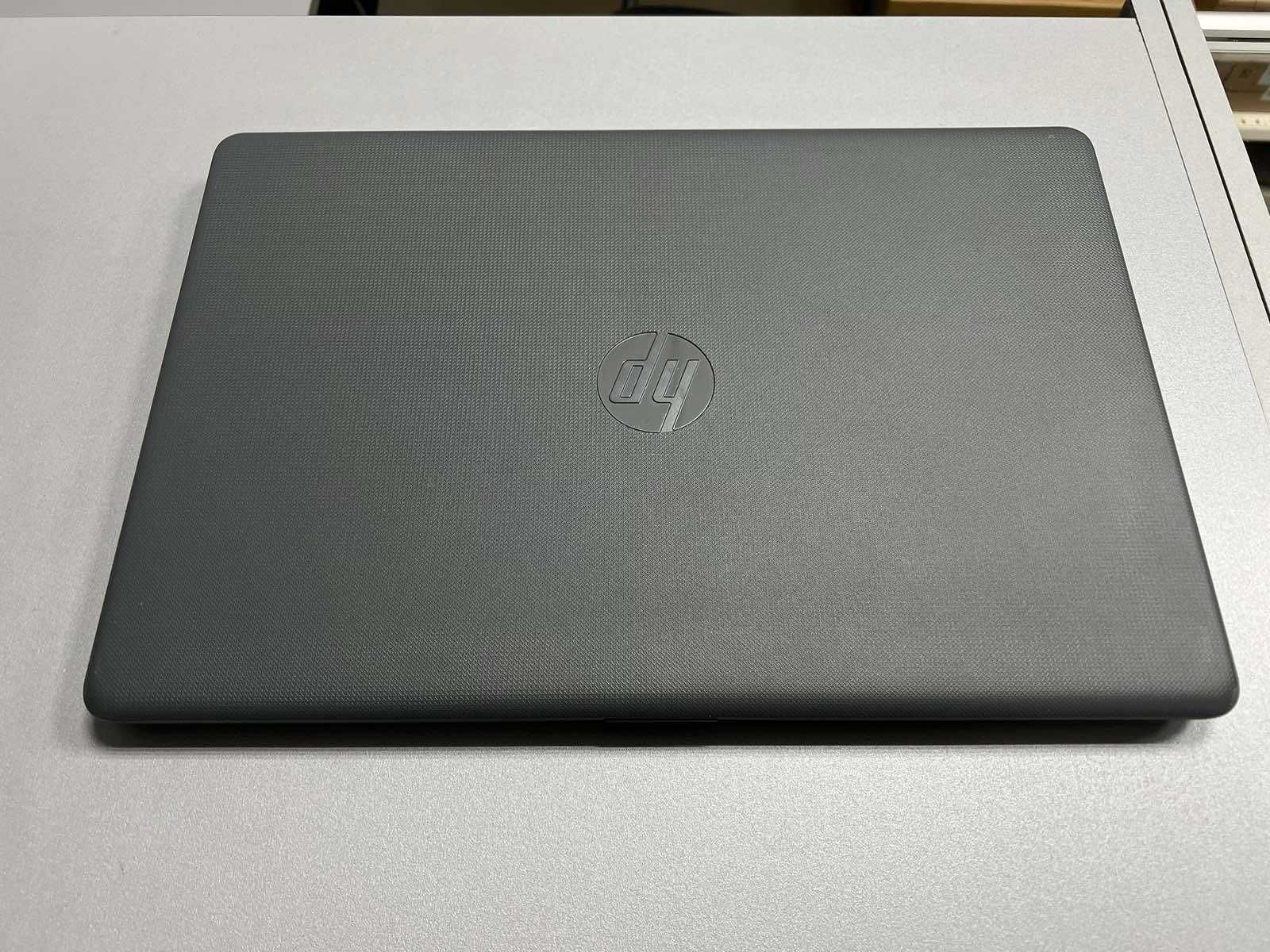 Великий ноутбук HP 17 i3 7 gen/ SSD/ 8 DDR з гарантіє