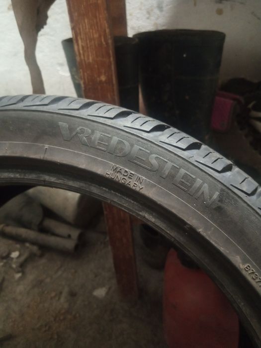 Шини,резина 215-40-17