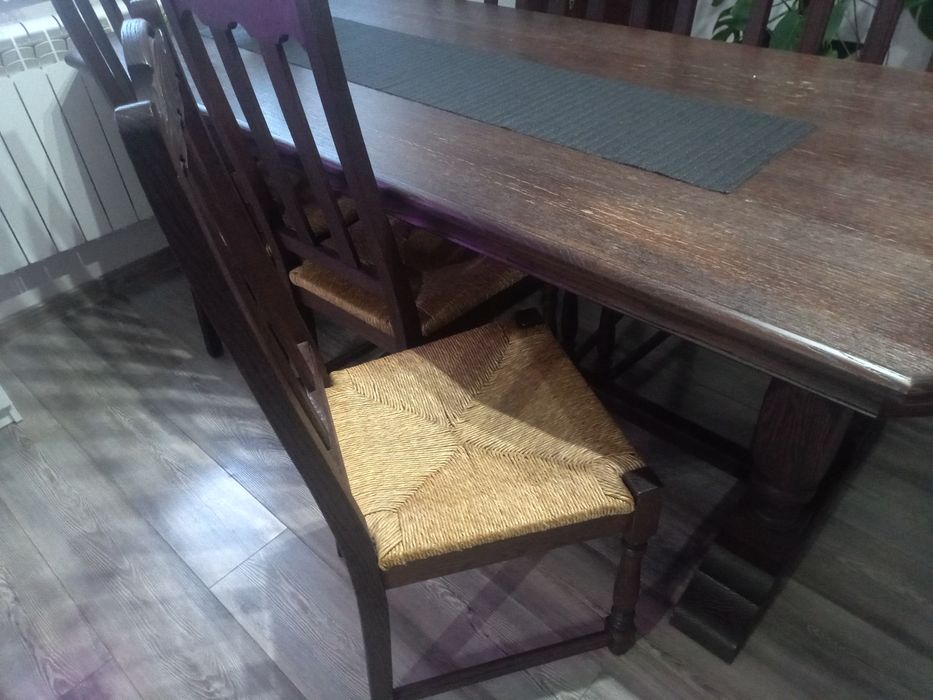 Stół dębowy z krzesłami