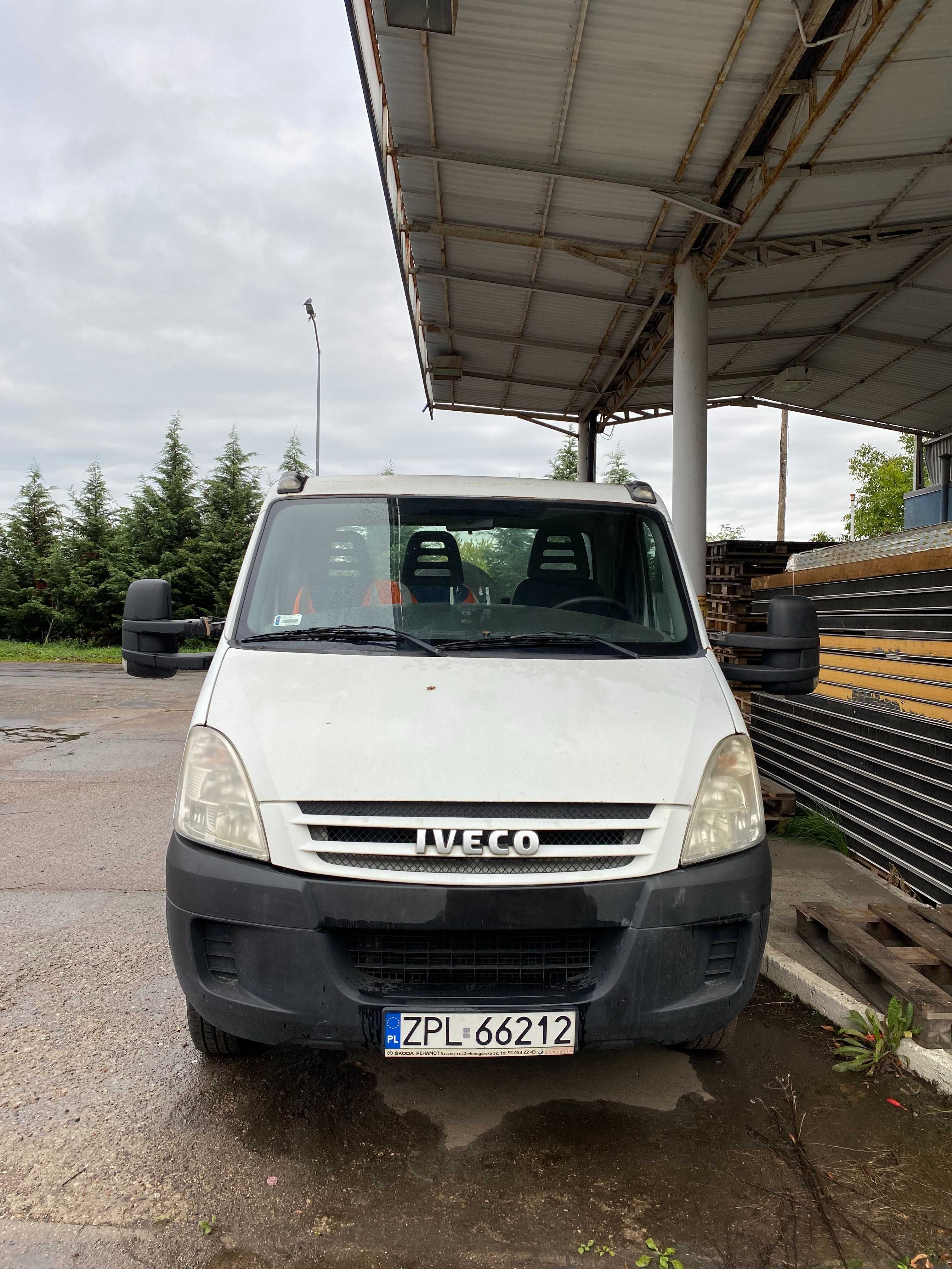 Ciągnik samochodowy IVECO z przyczepą