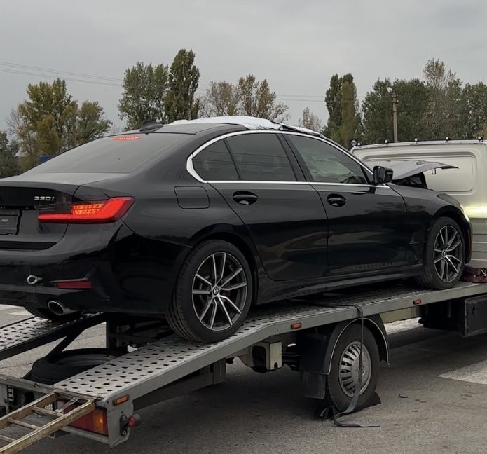 Продам свои накладки порогов правый лев G20/G21 в цвете Schwarz 2(668)