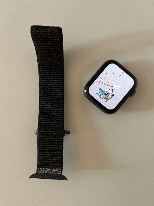 Apple Watch Series 4 (GPS) 44 mm — Space Gray Aluminum