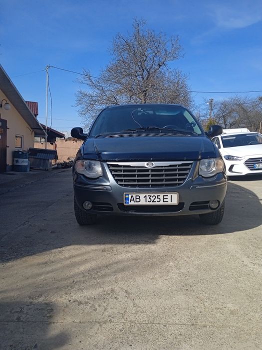 Chrysler town country