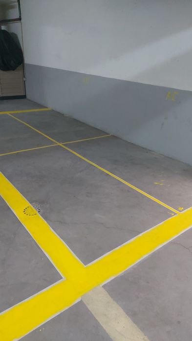 Arrenda-se parqueamento em Corroios