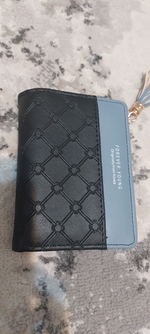 Mały  nowy portfel