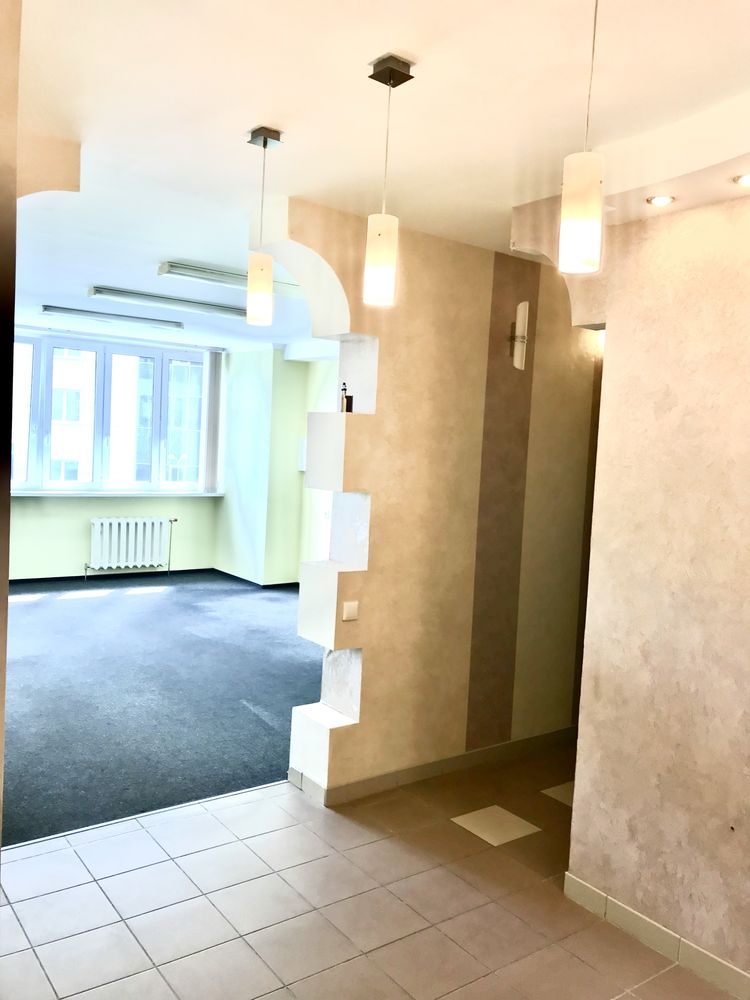Під салон краси або офіс 100м.кв. Без меблів Метро Позняки