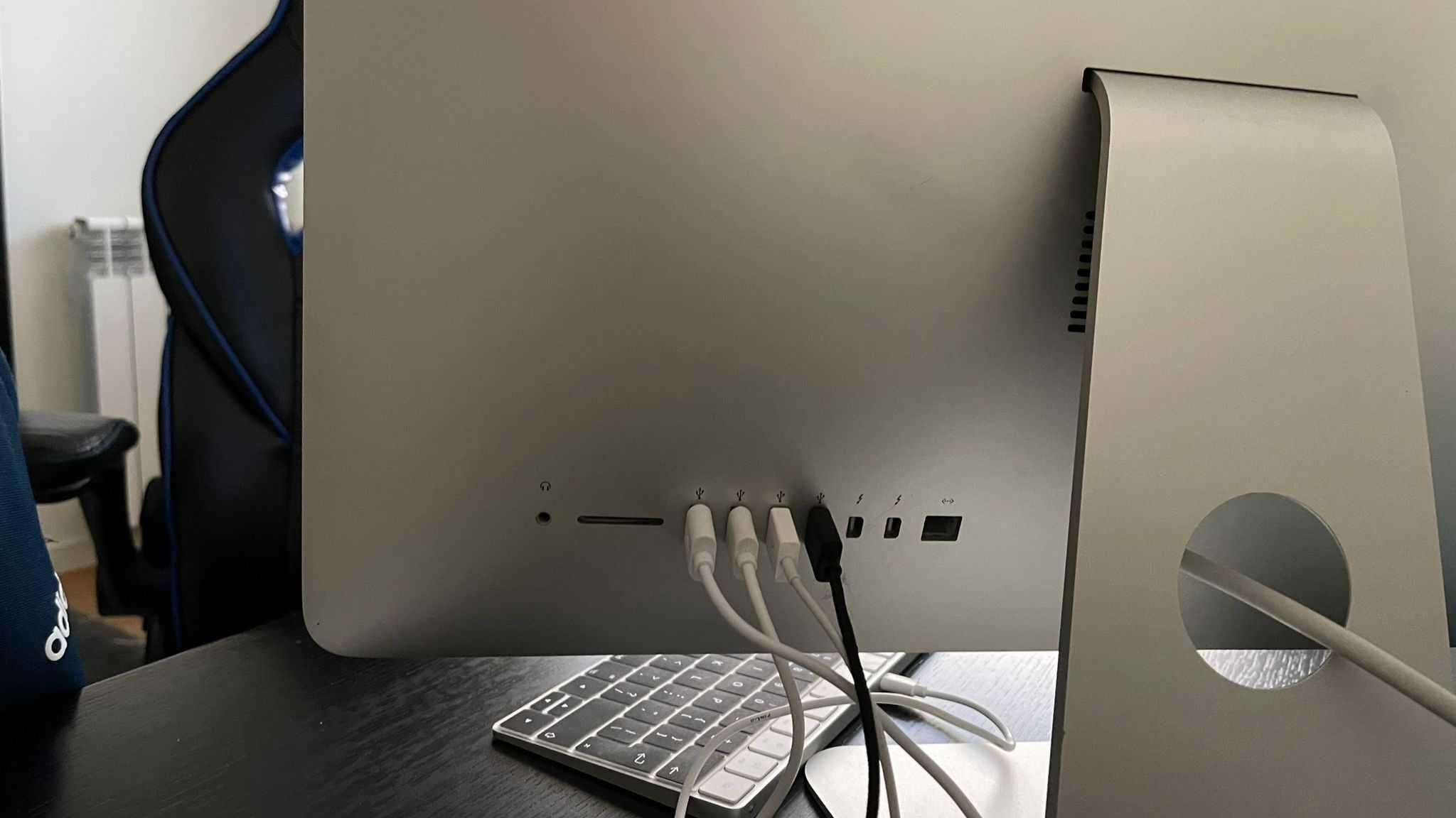 iMac 21" - Late 2015 1TB com teclado Apple + Magic Mouse