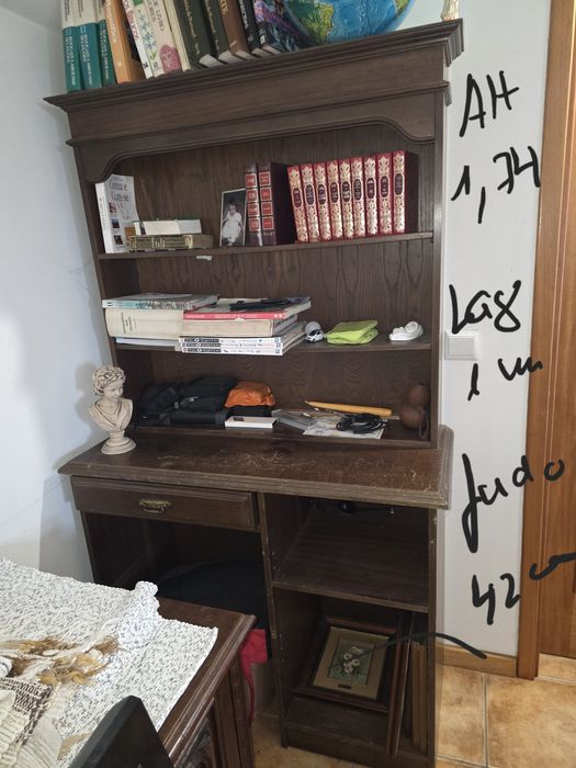 Estante antiga , madeira macica