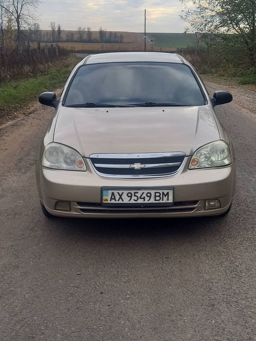Продам авто Chevrolet Lacetti в хорошем состоянии.