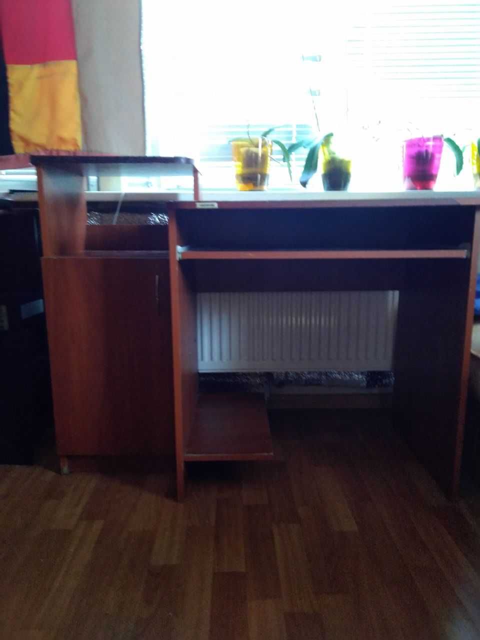 Стол рабочий компьютерный с тумбой