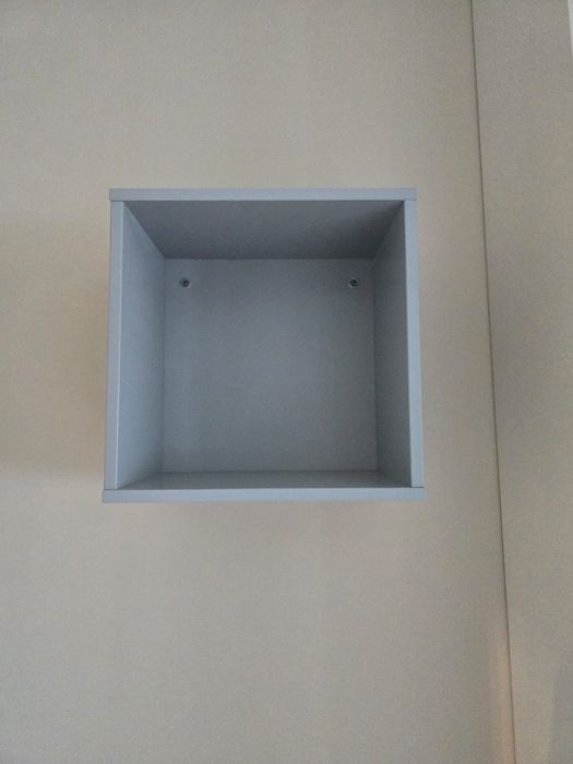 Szafka wisząca lub do postawienia np. na biurku