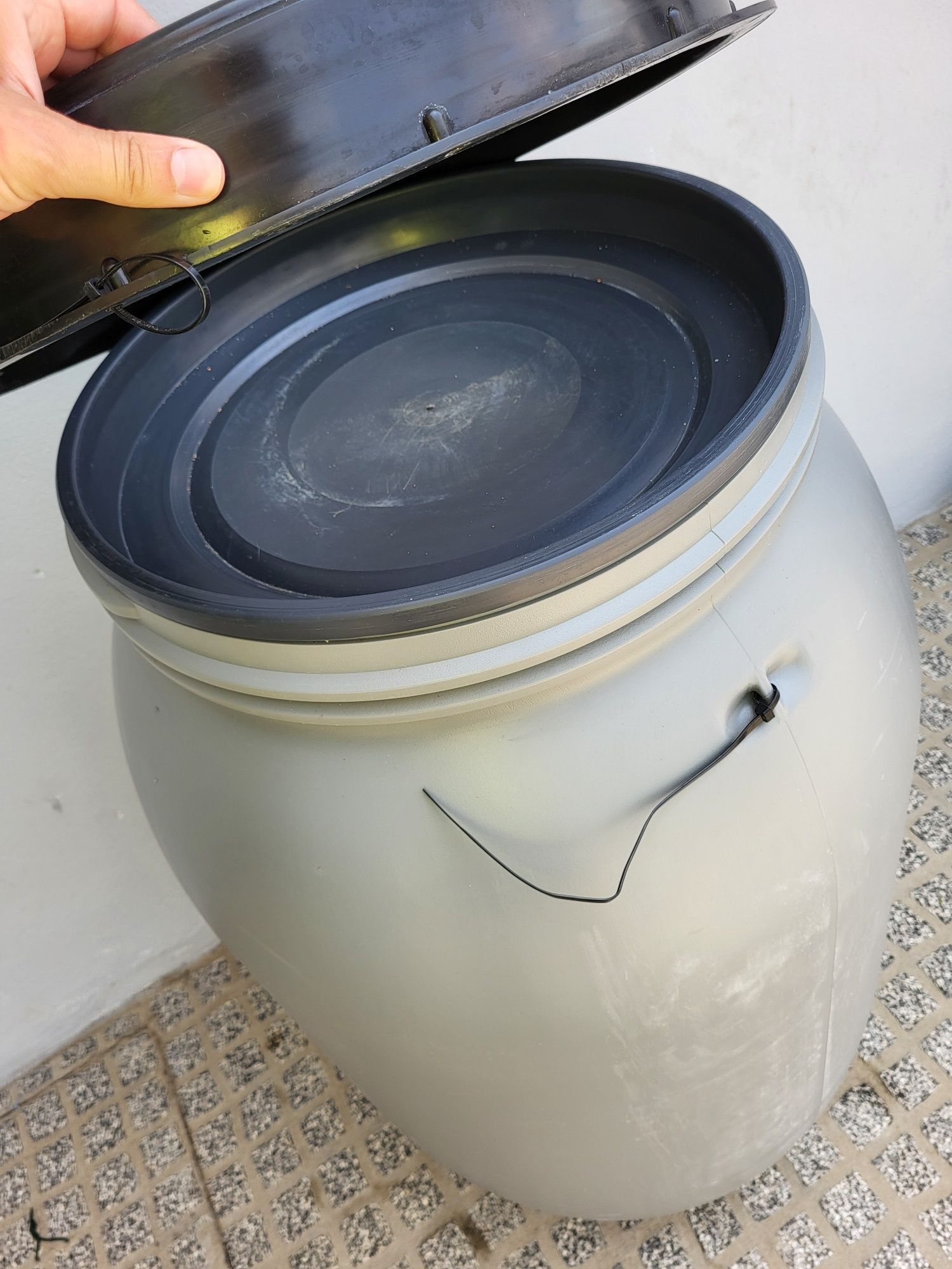 Bidão Novo (Capacidade 240 litros)