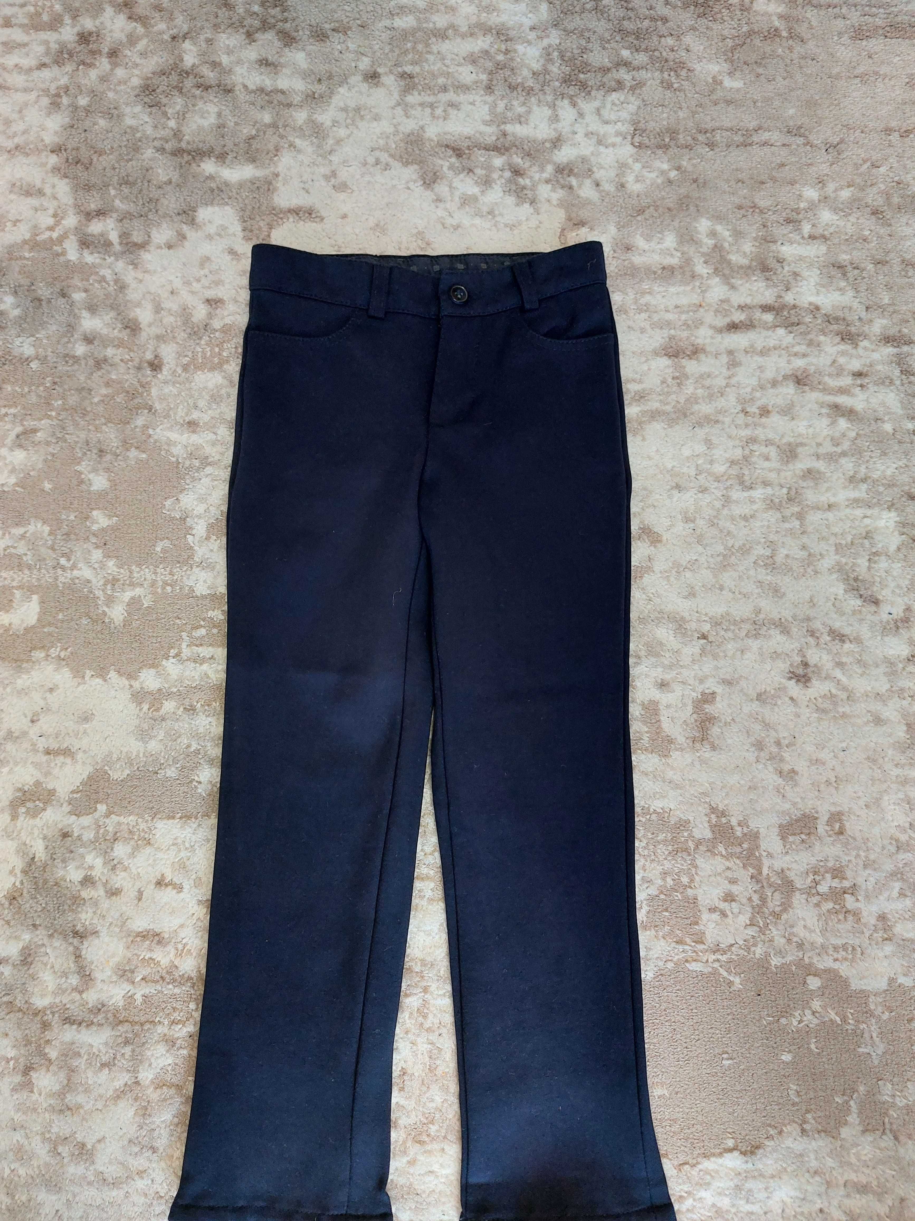 Класичні темно-сині брюки на хлопчика розмір 110