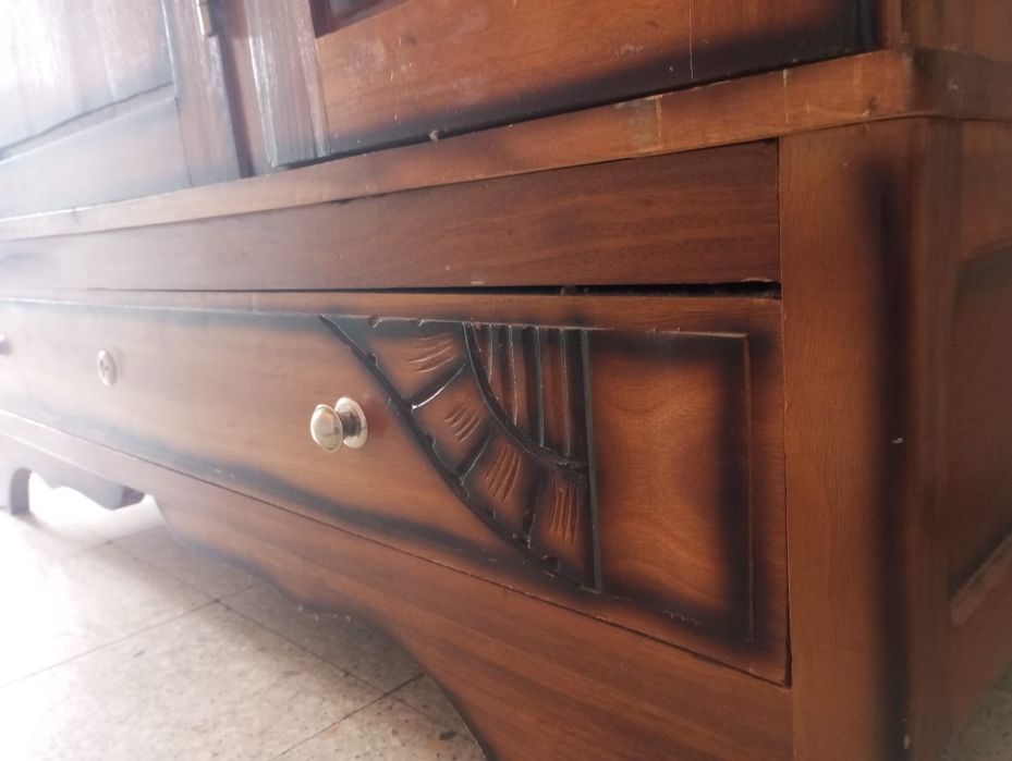 Roupeiro Português Vintage